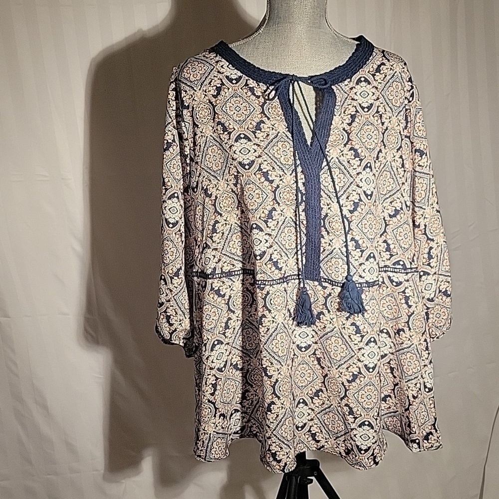 BloomChic Bandana Print Tassels Tie Neck Flutter Sleeve Blouse, Size: 18-20, NWT